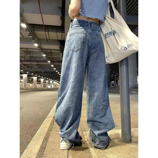 Jean large troué