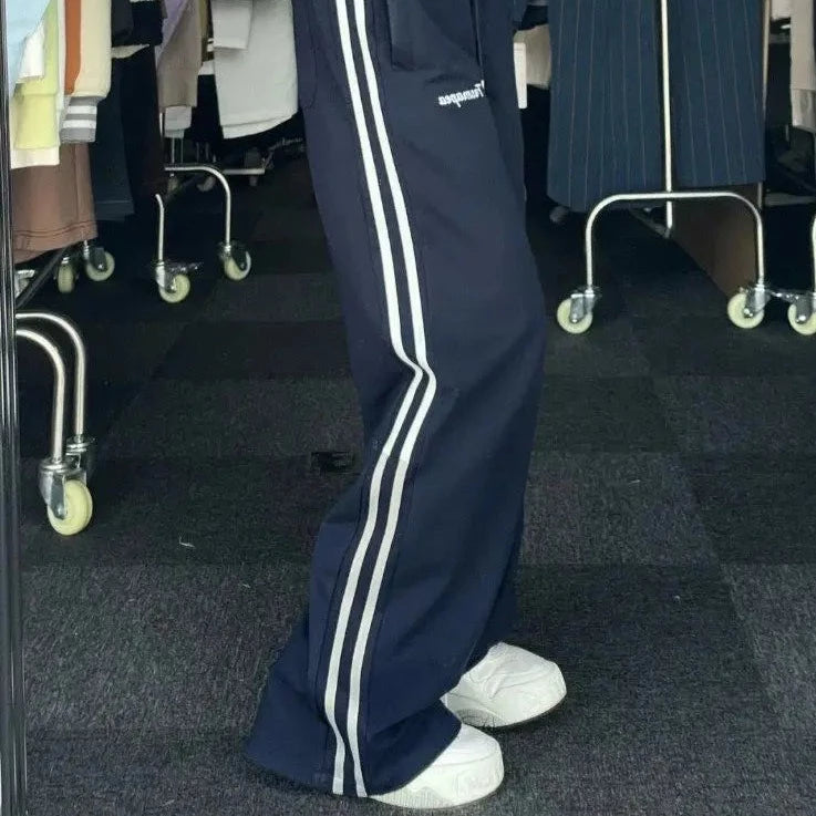 Track pants baggy