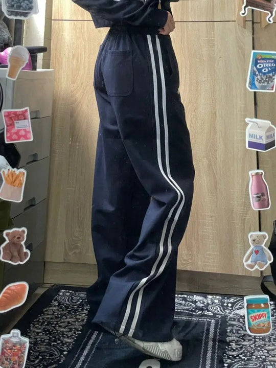 Track pants baggy